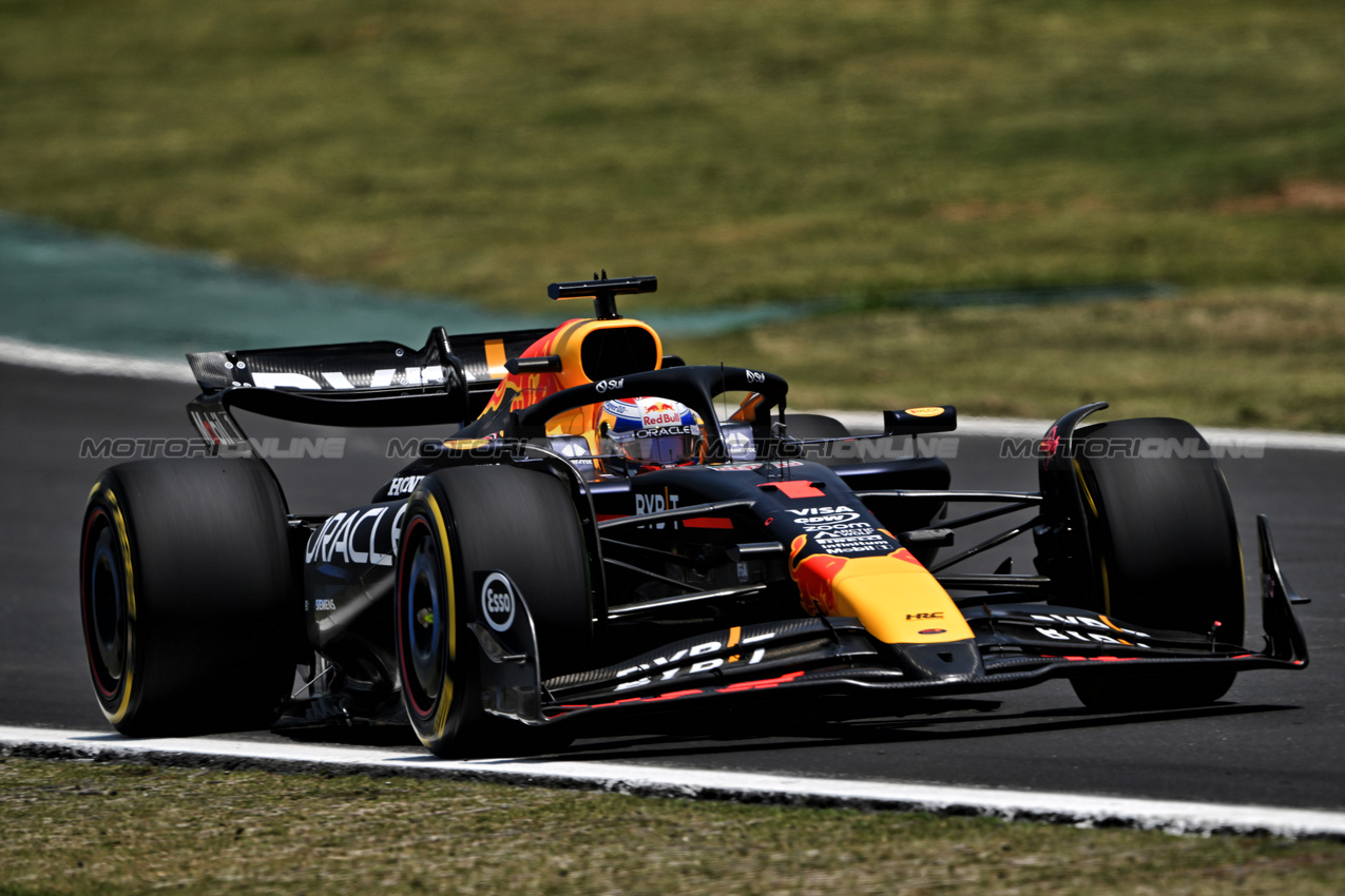 GP BRASILE, Max Verstappen (NLD) Red Bull Racing RB20.

01.11.2024. Formula 1 World Championship, Rd 21, Brazilian Grand Prix, Sao Paulo, Brazil, Sprint Qualifiche Day.

- www.xpbimages.com, EMail: requests@xpbimages.com © Copyright: Price / XPB Images