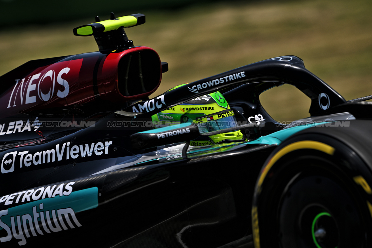 GP BRASILE, Lewis Hamilton (GBR) Mercedes AMG F1 W15.

01.11.2024. Formula 1 World Championship, Rd 21, Brazilian Grand Prix, Sao Paulo, Brazil, Sprint Qualifiche Day.

- www.xpbimages.com, EMail: requests@xpbimages.com © Copyright: Price / XPB Images