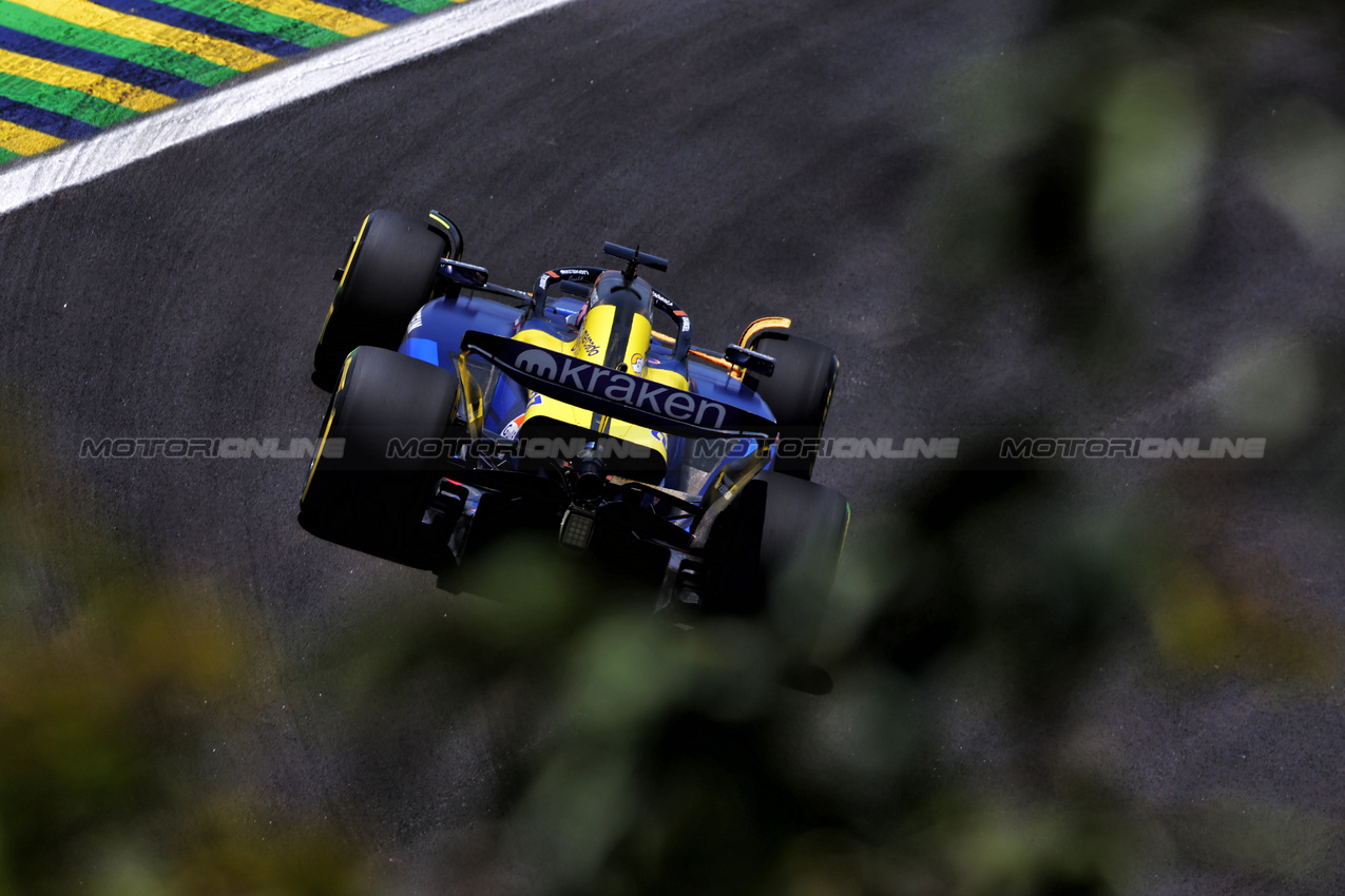 GP BRASILE, Alexander Albon (THA) Williams Racing FW46.

01.11.2024. Formula 1 World Championship, Rd 21, Brazilian Grand Prix, Sao Paulo, Brazil, Sprint Qualifiche Day.

- www.xpbimages.com, EMail: requests@xpbimages.com © Copyright: Charniaux / XPB Images