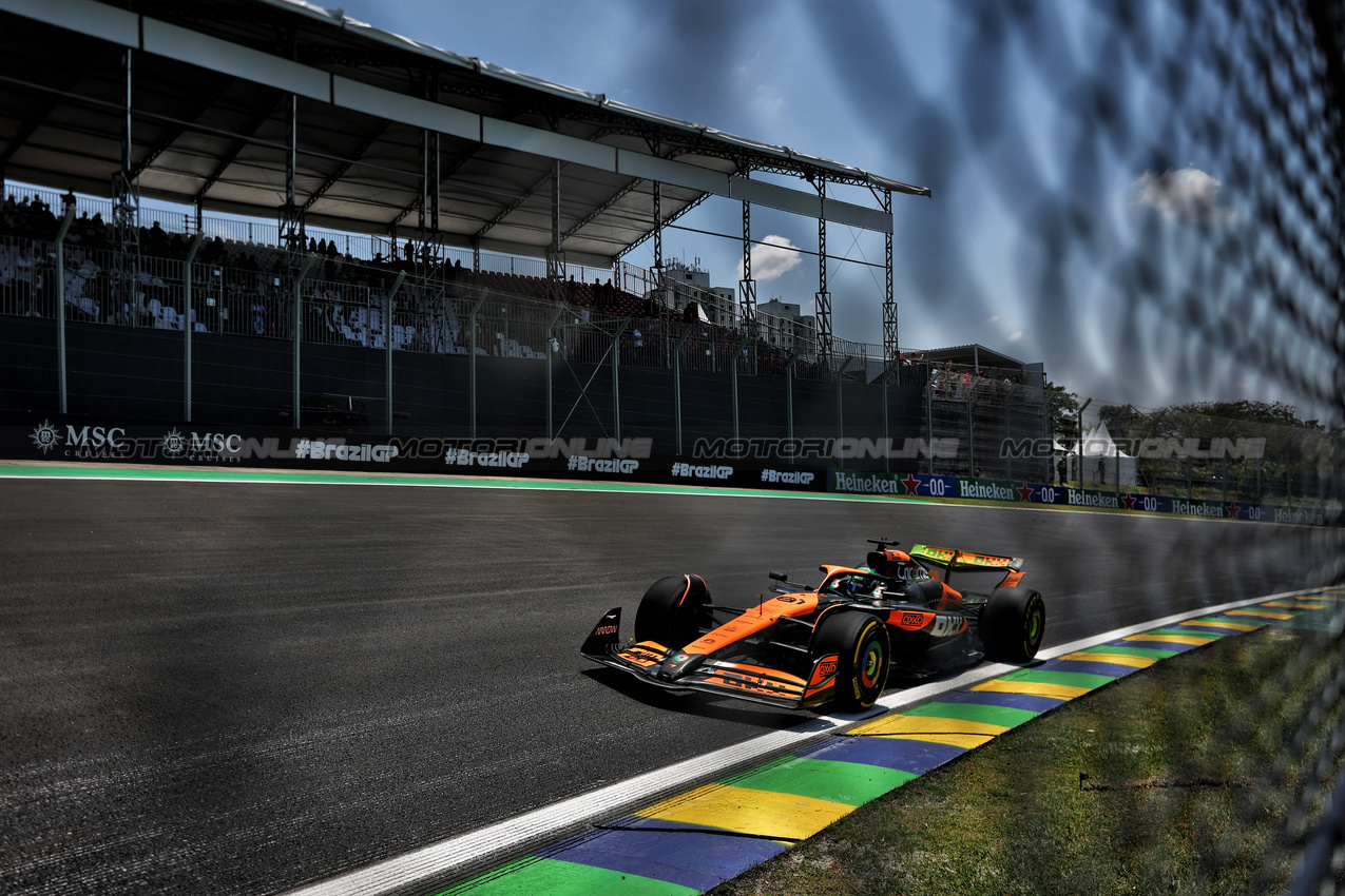 GP BRASILE, Oscar Piastri (AUS) McLaren MCL38.

01.11.2024. Formula 1 World Championship, Rd 21, Brazilian Grand Prix, Sao Paulo, Brazil, Sprint Qualifiche Day.

- www.xpbimages.com, EMail: requests@xpbimages.com © Copyright: Charniaux / XPB Images