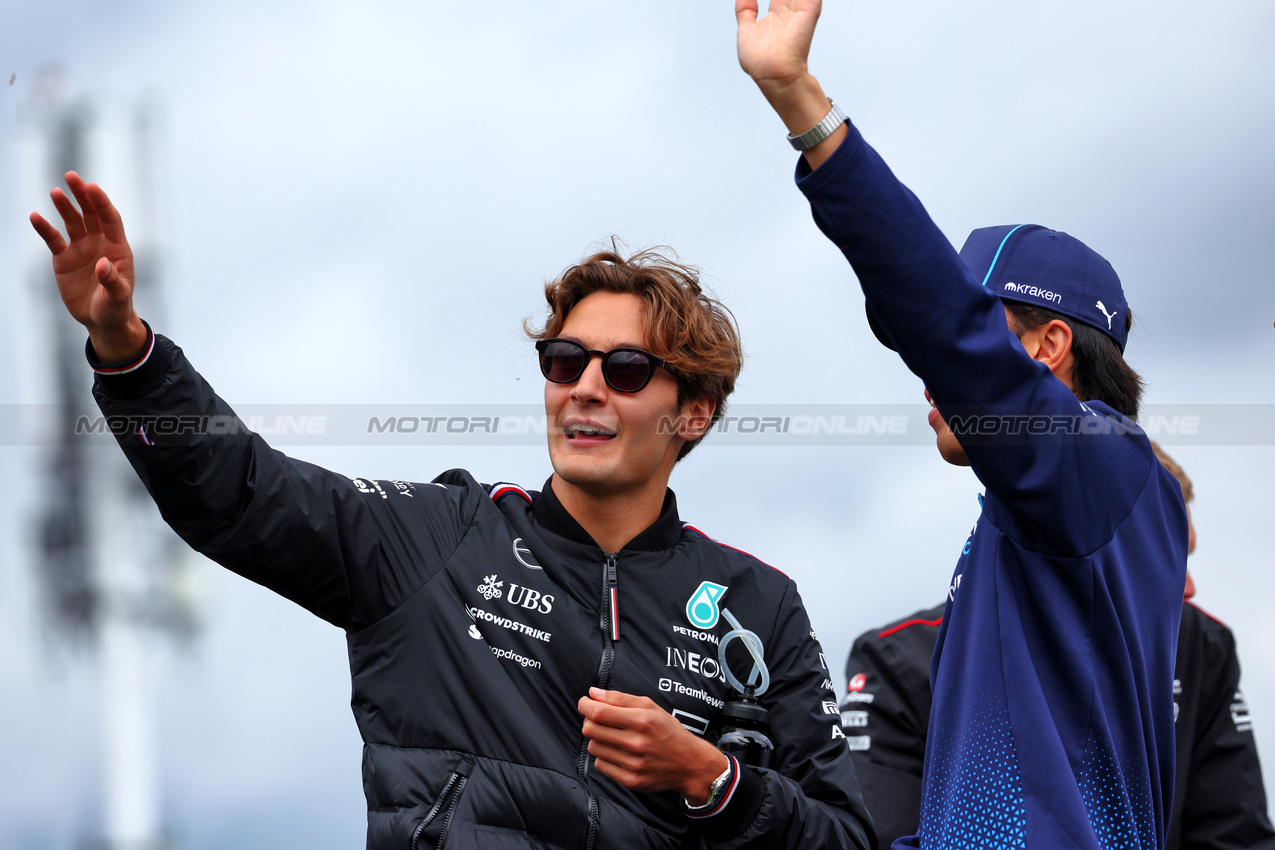 GP CANADA, (L to R): George Russell (GBR) Mercedes AMG F1 e Alexander Albon (THA) Williams Racing on the drivers' parade.

09.06.2024. Formula 1 World Championship, Rd 9, Canadian Grand Prix, Montreal, Canada, Gara Day.

 - www.xpbimages.com, EMail: requests@xpbimages.com © Copyright: Coates / XPB Images