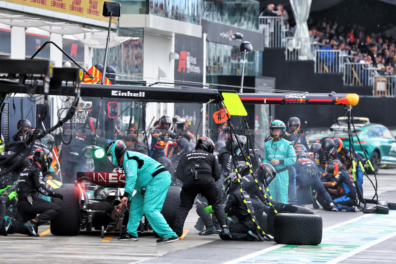 GP CANADA, George Russell (GBR) Mercedes AMG F1 W15 makes a pit stop.

09.06.2024. Formula 1 World Championship, Rd 9, Canadian Grand Prix, Montreal, Canada, Gara Day.

- www.xpbimages.com, EMail: requests@xpbimages.com © Copyright: Batchelor / XPB Images