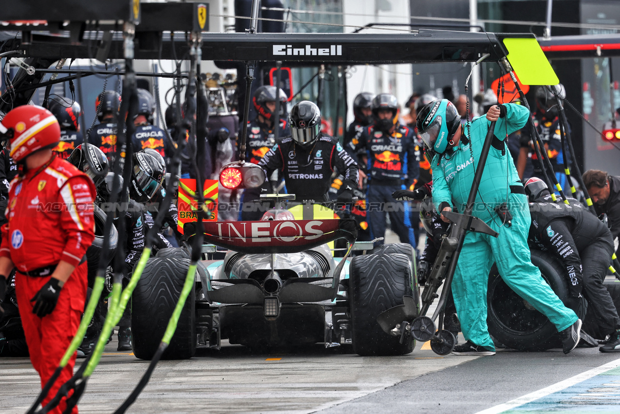 GP CANADA, Lewis Hamilton (GBR) Mercedes AMG F1 W15 makes a pit stop.

09.06.2024. Formula 1 World Championship, Rd 9, Canadian Grand Prix, Montreal, Canada, Gara Day.

- www.xpbimages.com, EMail: requests@xpbimages.com © Copyright: Batchelor / XPB Images