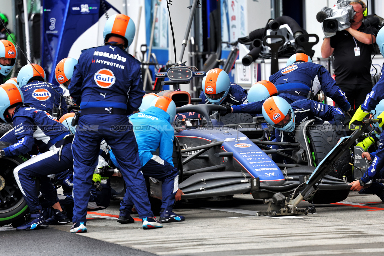 GP CANADA, Alexander Albon (THA) Williams Racing FW46 makes a pit stop.

09.06.2024. Formula 1 World Championship, Rd 9, Canadian Grand Prix, Montreal, Canada, Gara Day.

- www.xpbimages.com, EMail: requests@xpbimages.com © Copyright: Batchelor / XPB Images