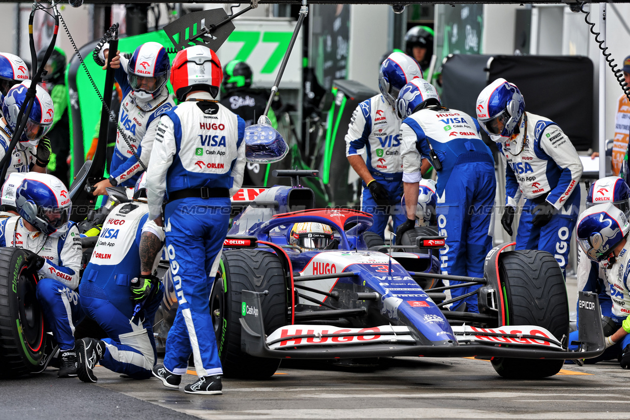 GP CANADA, Daniel Ricciardo (AUS) RB VCARB 01 makes a pit stop.

09.06.2024. Formula 1 World Championship, Rd 9, Canadian Grand Prix, Montreal, Canada, Gara Day.

- www.xpbimages.com, EMail: requests@xpbimages.com © Copyright: Batchelor / XPB Images