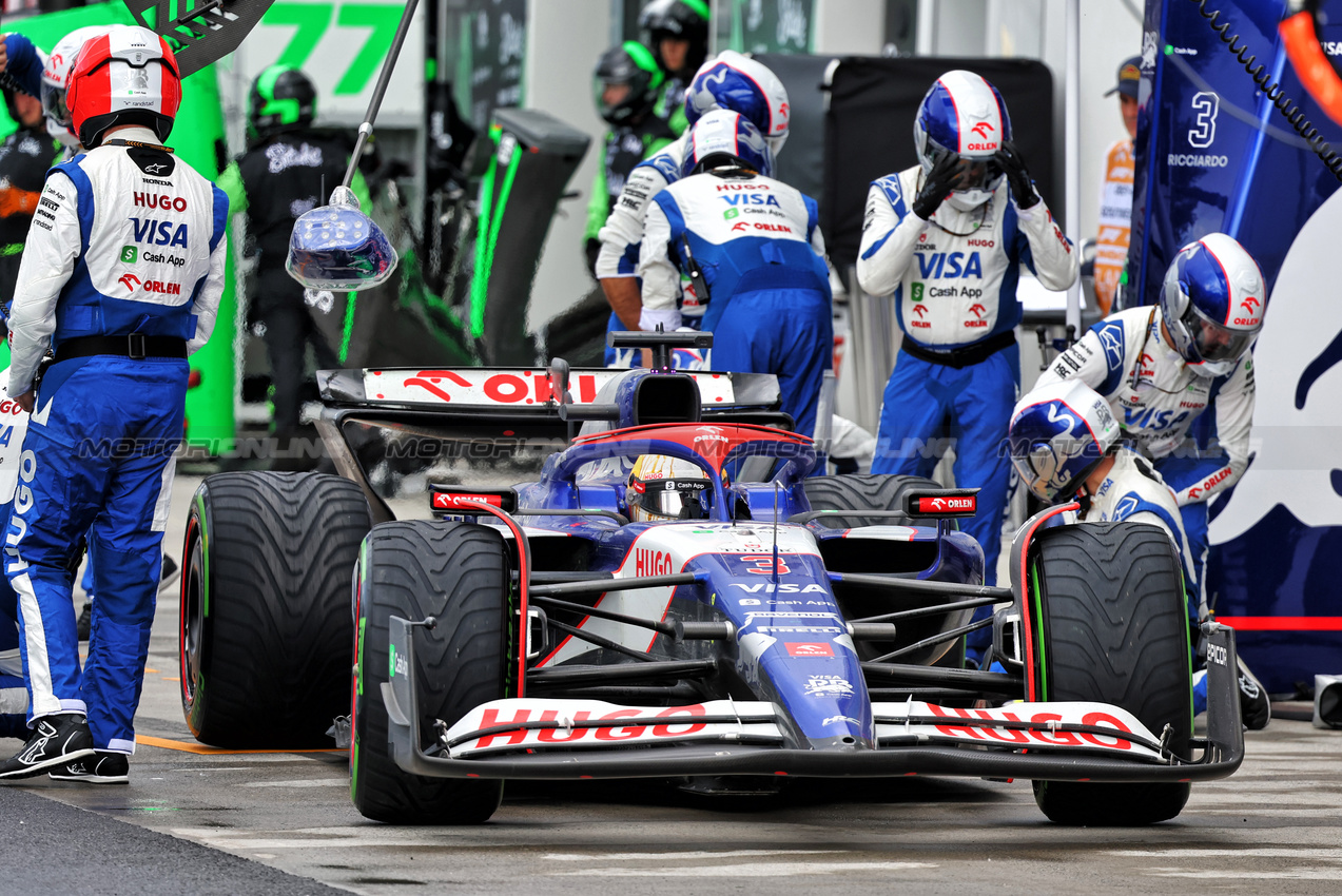 GP CANADA, Daniel Ricciardo (AUS) RB VCARB 01 makes a pit stop.

09.06.2024. Formula 1 World Championship, Rd 9, Canadian Grand Prix, Montreal, Canada, Gara Day.

- www.xpbimages.com, EMail: requests@xpbimages.com © Copyright: Batchelor / XPB Images