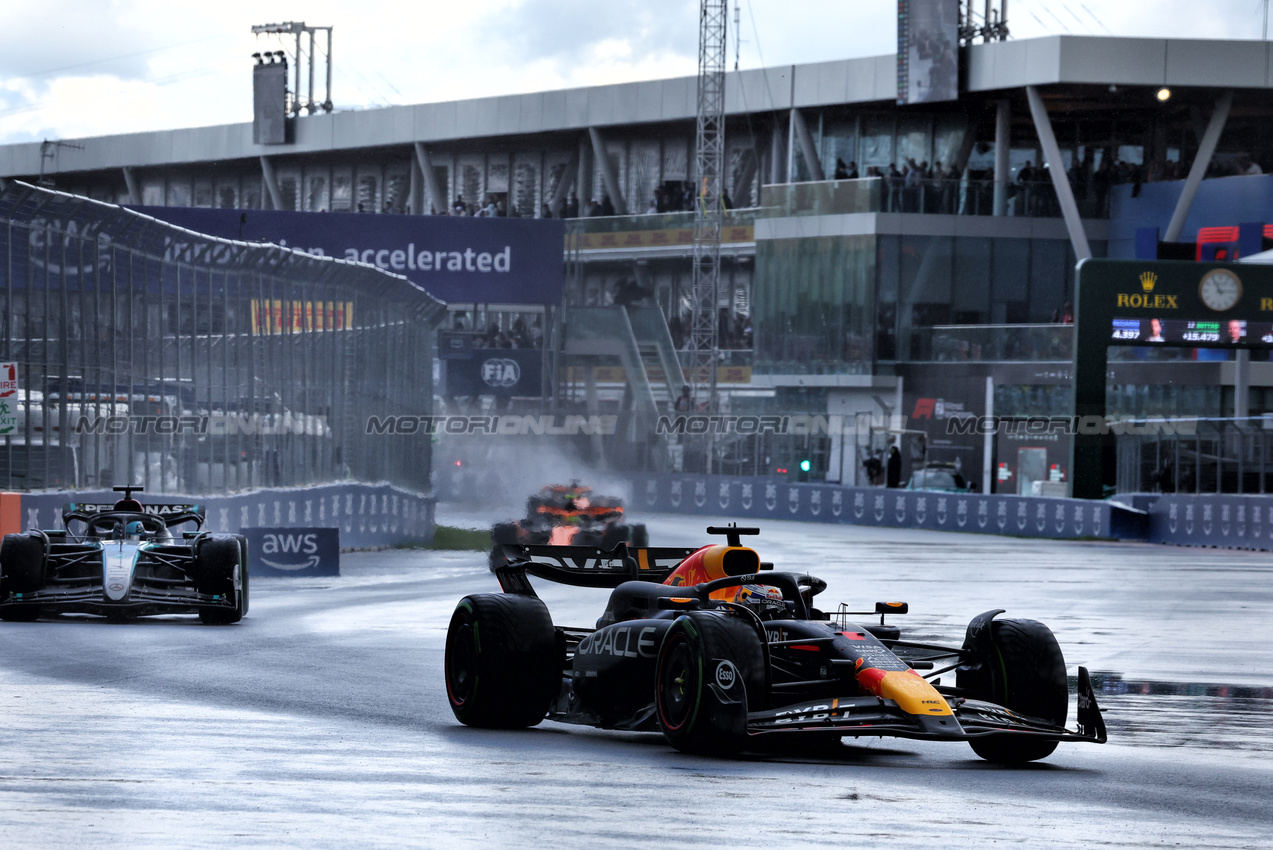 GP CANADA, Max Verstappen (NLD) Red Bull Racing RB20.

09.06.2024. Formula 1 World Championship, Rd 9, Canadian Grand Prix, Montreal, Canada, Gara Day.

- www.xpbimages.com, EMail: requests@xpbimages.com © Copyright: Charniaux / XPB Images