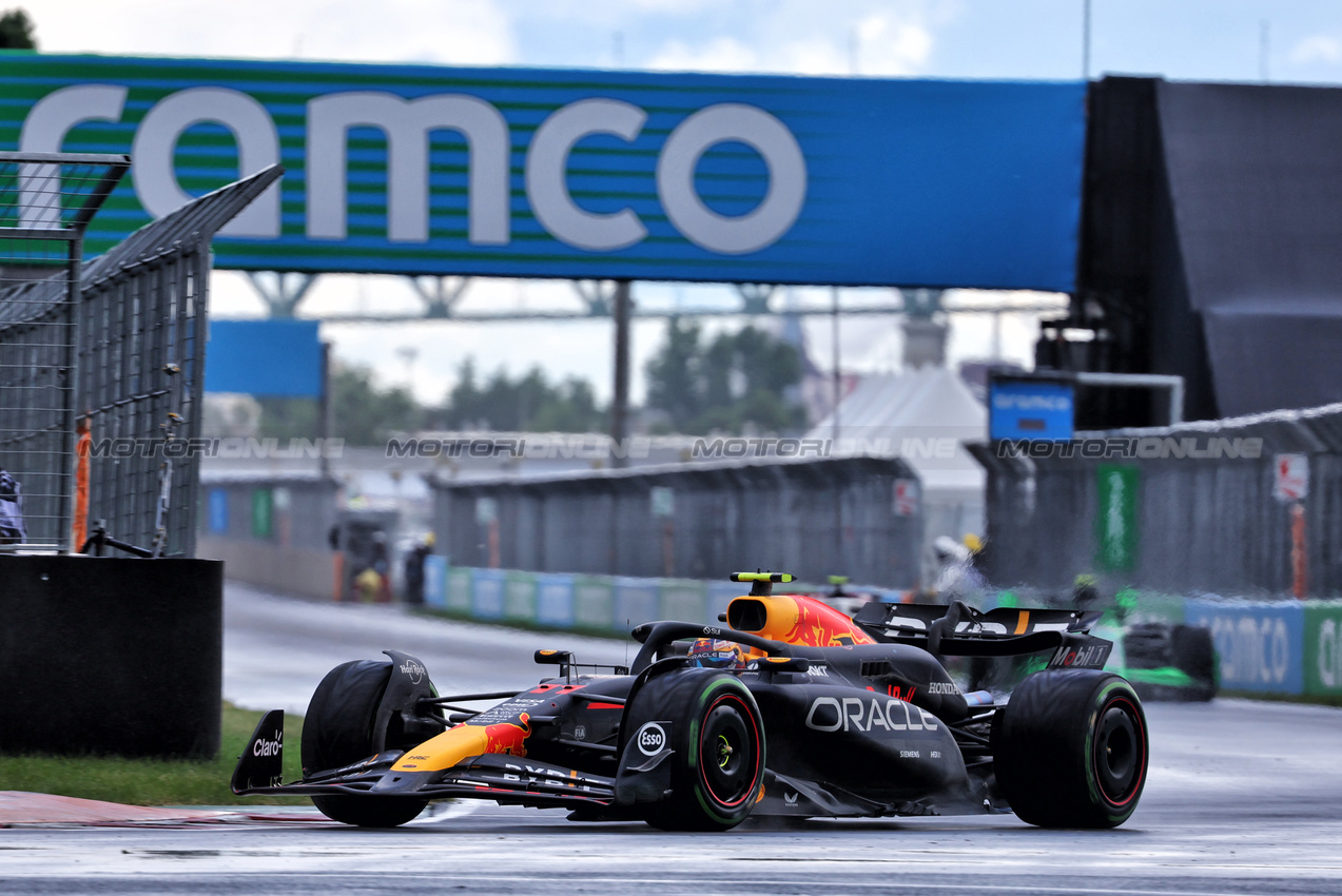 GP CANADA, Sergio Perez (MEX) Red Bull Racing RB20.

09.06.2024. Formula 1 World Championship, Rd 9, Canadian Grand Prix, Montreal, Canada, Gara Day.

- www.xpbimages.com, EMail: requests@xpbimages.com © Copyright: Batchelor / XPB Images