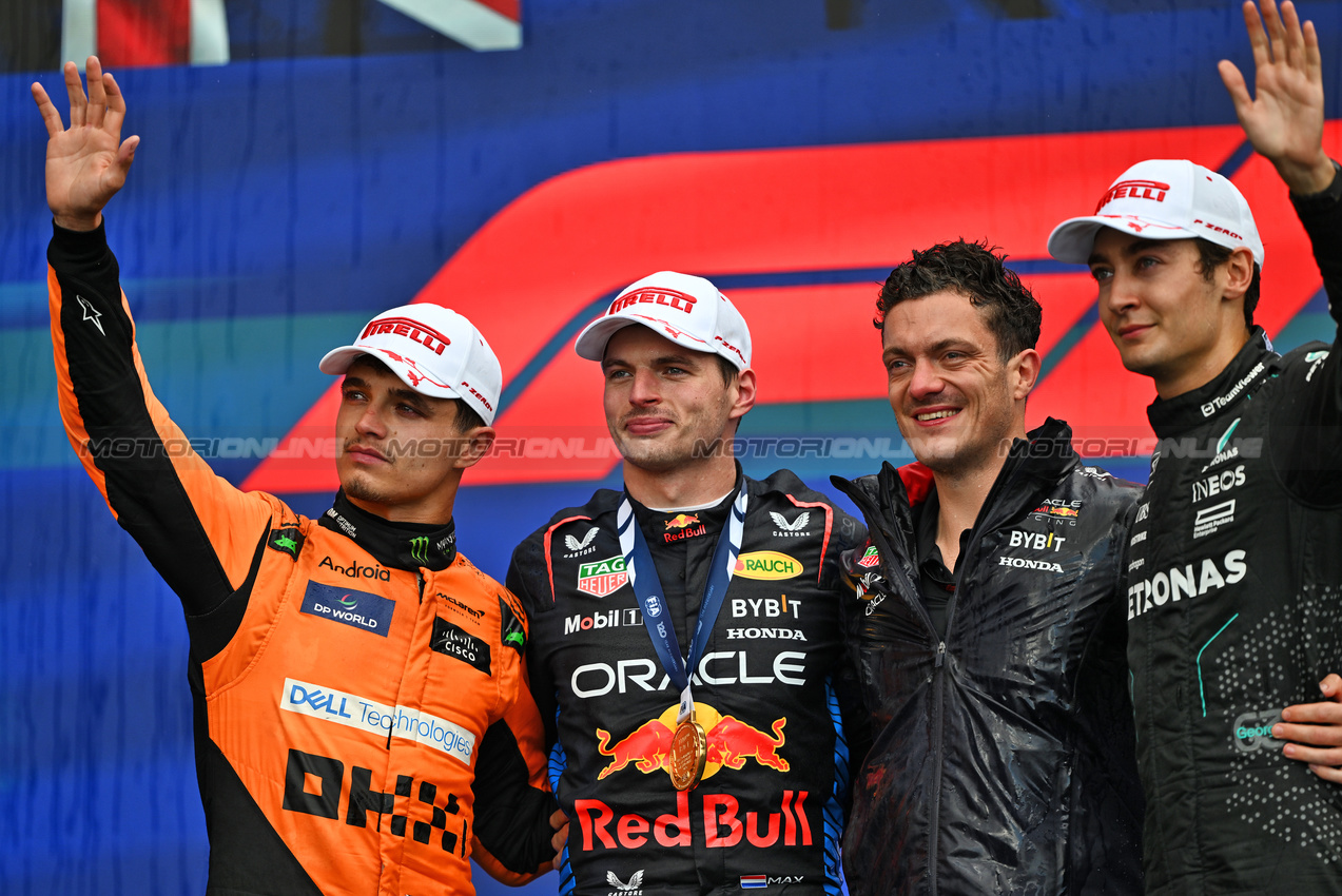 GP CANADA, The podium (L to R): Lando Norris (GBR) McLaren, second; Max Verstappen (NLD) Red Bull Racing, vincitore; Steve Knowles (GBR) Red Bull Racing Senior Gara Strategy Engineer; George Russell (GBR) Mercedes AMG F1, third.

09.06.2024. Formula 1 World Championship, Rd 9, Canadian Grand Prix, Montreal, Canada, Gara Day.

- www.xpbimages.com, EMail: requests@xpbimages.com © Copyright: Price / XPB Images