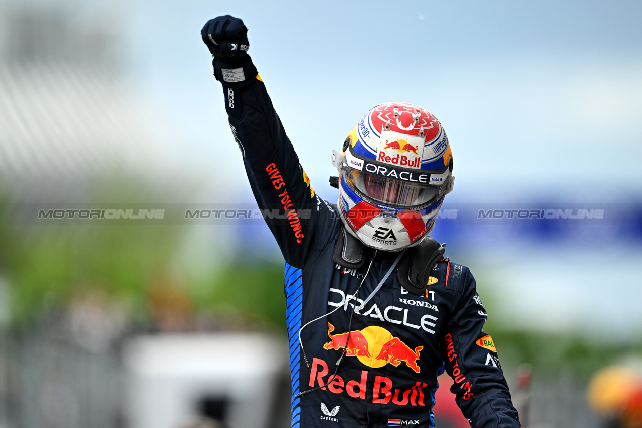 GP CANADA, Gara winner Max Verstappen (NLD) Red Bull Racing celebrates in parc ferme.

09.06.2024. Formula 1 World Championship, Rd 9, Canadian Grand Prix, Montreal, Canada, Gara Day.

- www.xpbimages.com, EMail: requests@xpbimages.com © Copyright: Price / XPB Images