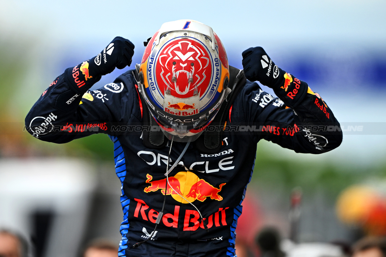 GP CANADA, Gara winner Max Verstappen (NLD) Red Bull Racing celebrates in parc ferme.

09.06.2024. Formula 1 World Championship, Rd 9, Canadian Grand Prix, Montreal, Canada, Gara Day.

- www.xpbimages.com, EMail: requests@xpbimages.com © Copyright: Price / XPB Images