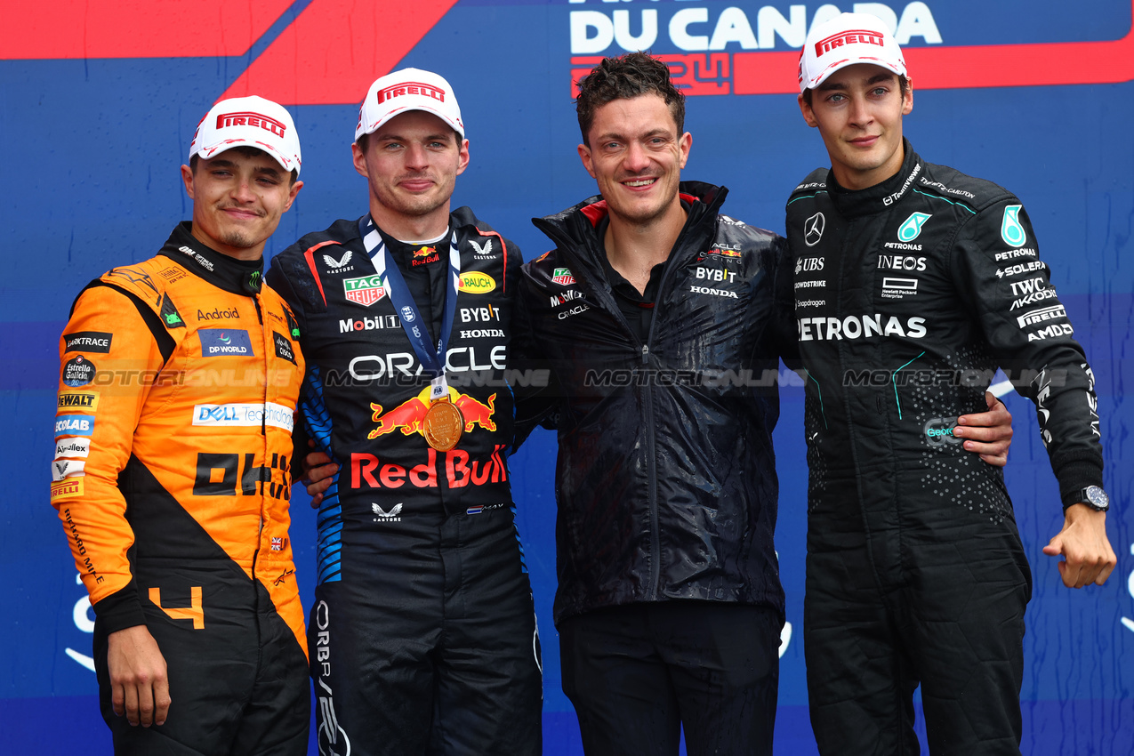 GP CANADA, 1st place Max Verstappen (NLD) Red Bull Racing RB20, 2nd place Lando Norris (GBR) McLaren MCL38 with Steve Knowles (GBR) Red Bull Racing Senior Gara Strategy Engineer e 3rd place George Russell (GBR) Mercedes AMG F1 W15.
09.06.2024. Formula 1 World Championship, Rd 9, Canadian Grand Prix, Montreal, Canada, Gara Day.
- www.xpbimages.com, EMail: requests@xpbimages.com © Copyright: Batchelor / XPB Images