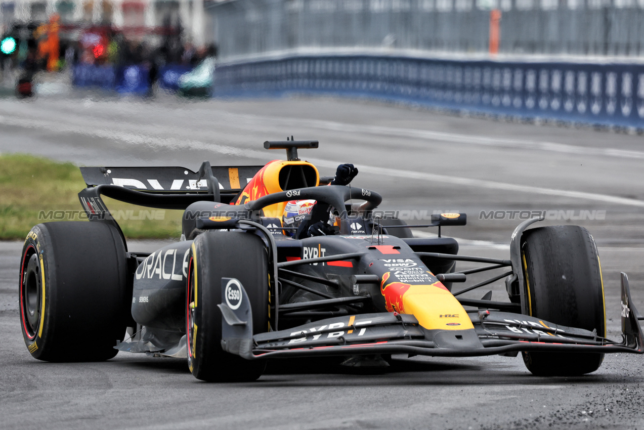 GP CANADA, Gara winner Max Verstappen (NLD) Red Bull Racing RB20 celebrates at the end of the race.

09.06.2024. Formula 1 World Championship, Rd 9, Canadian Grand Prix, Montreal, Canada, Gara Day.

- www.xpbimages.com, EMail: requests@xpbimages.com © Copyright: Bearne / XPB Images