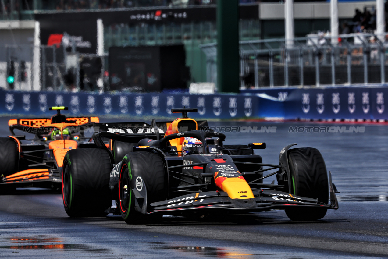 GP CANADA, Max Verstappen (NLD) Red Bull Racing RB20.

09.06.2024. Formula 1 World Championship, Rd 9, Canadian Grand Prix, Montreal, Canada, Gara Day.

- www.xpbimages.com, EMail: requests@xpbimages.com © Copyright: Charniaux / XPB Images