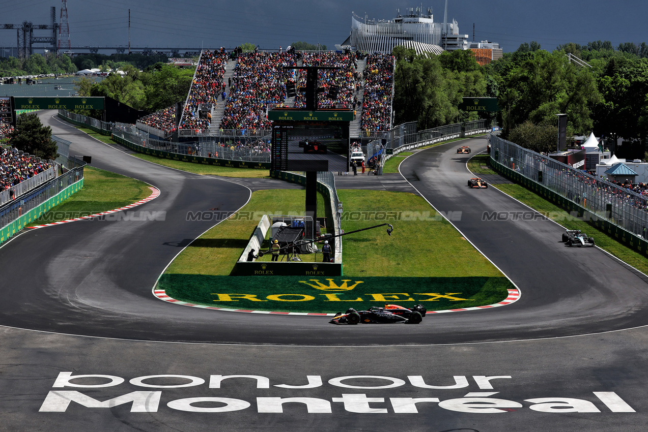 GP CANADA, Max Verstappen (NLD) Red Bull Racing RB20.

09.06.2024. Formula 1 World Championship, Rd 9, Canadian Grand Prix, Montreal, Canada, Gara Day.

 - www.xpbimages.com, EMail: requests@xpbimages.com © Copyright: Coates / XPB Images