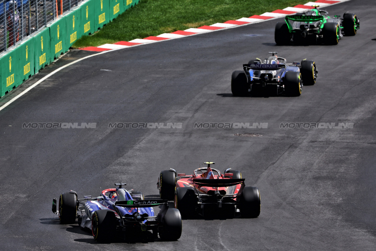 GP CANADA, Daniel Ricciardo (AUS) RB VCARB 01 e Carlos Sainz Jr (ESP) Ferrari SF-24 battle for position.

09.06.2024. Formula 1 World Championship, Rd 9, Canadian Grand Prix, Montreal, Canada, Gara Day.

 - www.xpbimages.com, EMail: requests@xpbimages.com © Copyright: Coates / XPB Images