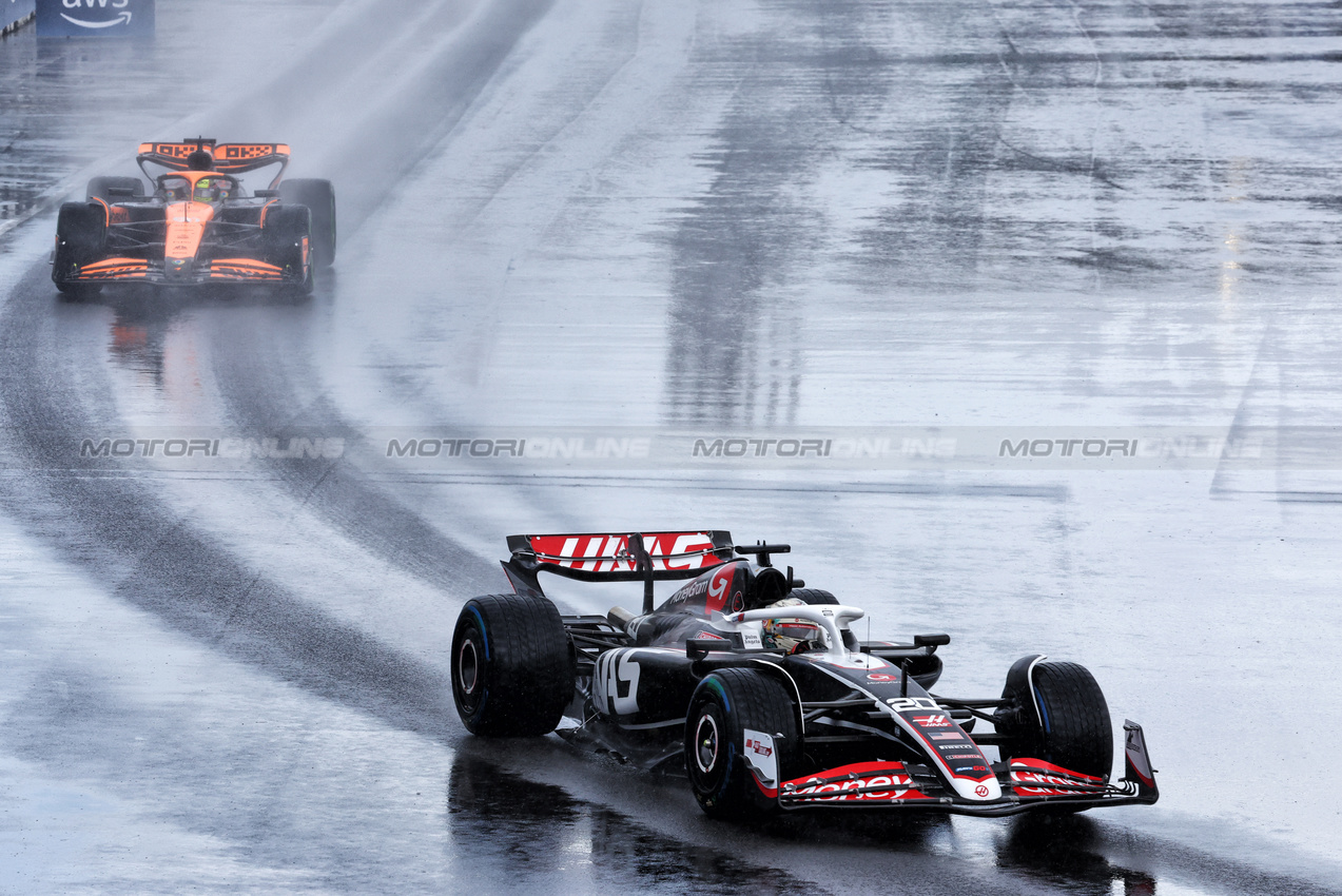 GP CANADA, Kevin Magnussen (DEN) Haas VF-24.

09.06.2024. Formula 1 World Championship, Rd 9, Canadian Grand Prix, Montreal, Canada, Gara Day.

- www.xpbimages.com, EMail: requests@xpbimages.com © Copyright: Charniaux / XPB Images