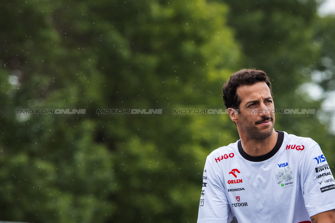 GP CANADA, Daniel Ricciardo (AUS) RB walks the circuit.

06.06.2024. Formula 1 World Championship, Rd 9, Canadian Grand Prix, Montreal, Canada, Preparation Day.

- www.xpbimages.com, EMail: requests@xpbimages.com © Copyright: Bearne / XPB Images