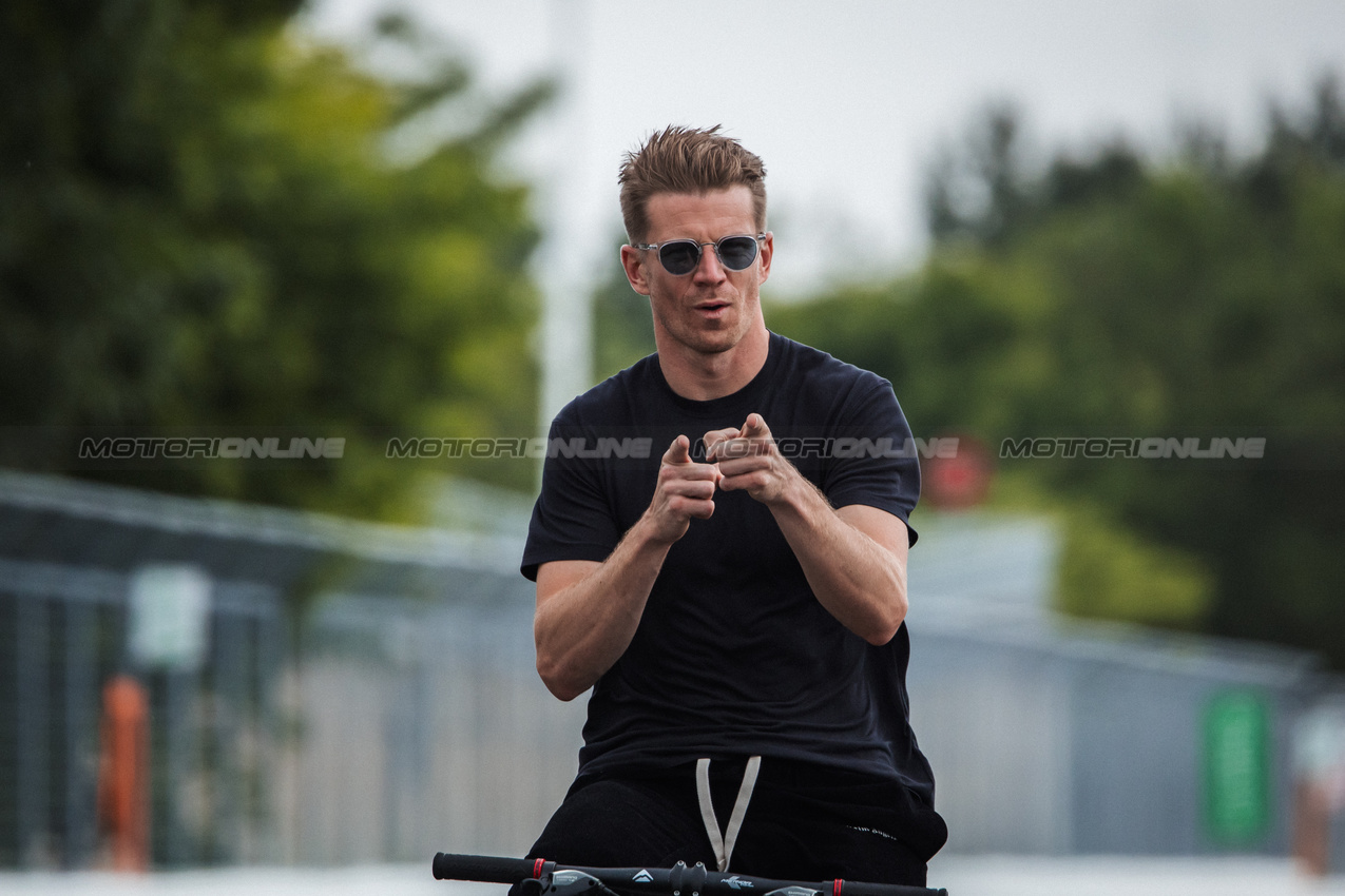 GP CANADA, Nico Hulkenberg (GER) Haas F1 Team rides the circuit.

06.06.2024. Formula 1 World Championship, Rd 9, Canadian Grand Prix, Montreal, Canada, Preparation Day.

- www.xpbimages.com, EMail: requests@xpbimages.com © Copyright: Bearne / XPB Images