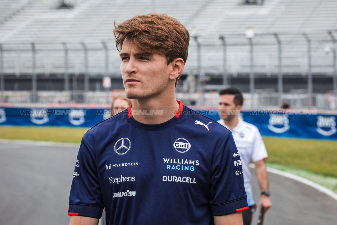 GP CANADA, Logan Sargeant (USA) Williams Racing walks the circuit.

06.06.2024. Formula 1 World Championship, Rd 9, Canadian Grand Prix, Montreal, Canada, Preparation Day.

- www.xpbimages.com, EMail: requests@xpbimages.com © Copyright: Bearne / XPB Images