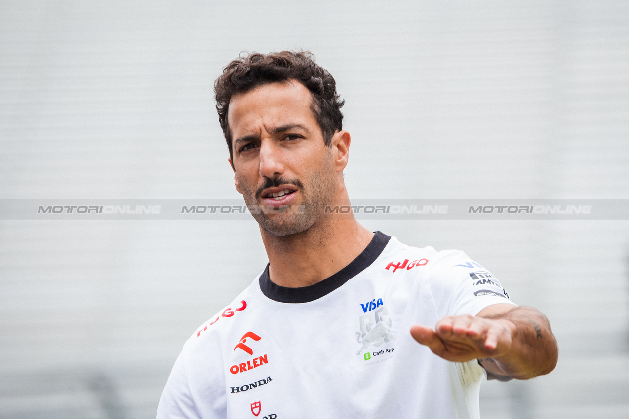 GP CANADA, Daniel Ricciardo (AUS) RB walks the circuit.

06.06.2024. Formula 1 World Championship, Rd 9, Canadian Grand Prix, Montreal, Canada, Preparation Day.

- www.xpbimages.com, EMail: requests@xpbimages.com © Copyright: Bearne / XPB Images