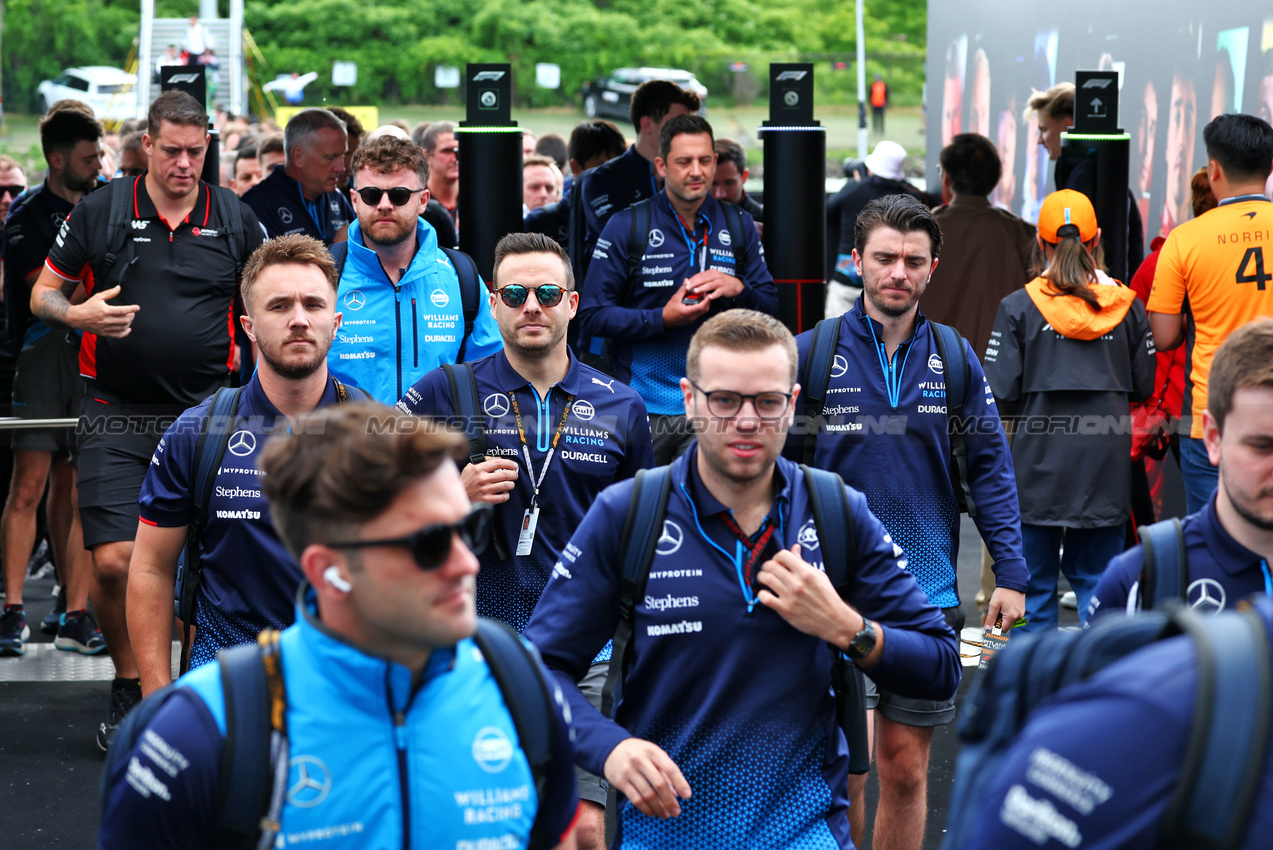 GP CANADA, Circuit Atmosfera - Williams Racing enter the paddock as curfew ends.

08.06.2024. Formula 1 World Championship, Rd 9, Canadian Grand Prix, Montreal, Canada, Qualifiche Day.

 - www.xpbimages.com, EMail: requests@xpbimages.com © Copyright: Coates / XPB Images