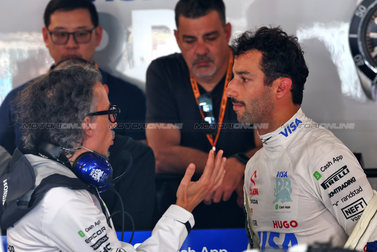 GP CANADA, (L to R): Laurent Mekies (FRA) RB Technical Director with Daniel Ricciardo (AUS) RB.

08.06.2024. Formula 1 World Championship, Rd 9, Canadian Grand Prix, Montreal, Canada, Qualifiche Day.

 - www.xpbimages.com, EMail: requests@xpbimages.com © Copyright: Coates / XPB Images