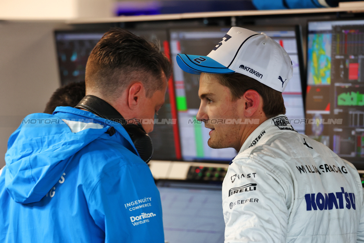 GP CANADA, (L to R): Gaetan Jego, Williams Racing Gara Engineer e Logan Sargeant (USA) Williams Racing.

07.06.2024. Formula 1 World Championship, Rd 9, Canadian Grand Prix, Montreal, Canada, Practice Day.

 - www.xpbimages.com, EMail: requests@xpbimages.com © Copyright: Coates / XPB Images