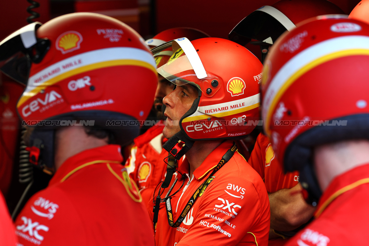 GP CANADA, Ferrari meccanici.

07.06.2024. Formula 1 World Championship, Rd 9, Canadian Grand Prix, Montreal, Canada, Practice Day.

 - www.xpbimages.com, EMail: requests@xpbimages.com © Copyright: Coates / XPB Images