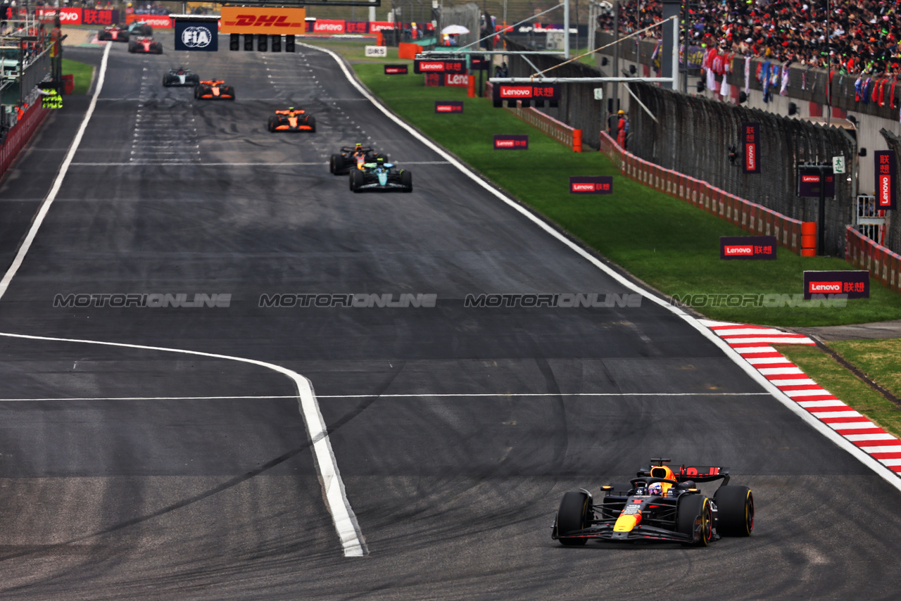 GP CINA, Max Verstappen (NLD) Red Bull Racing RB20.

21.04.2024. Formula 1 World Championship, Rd 5, Chinese Grand Prix, Shanghai, China, Gara Day.

- www.xpbimages.com, EMail: requests@xpbimages.com © Copyright: Batchelor / XPB Images