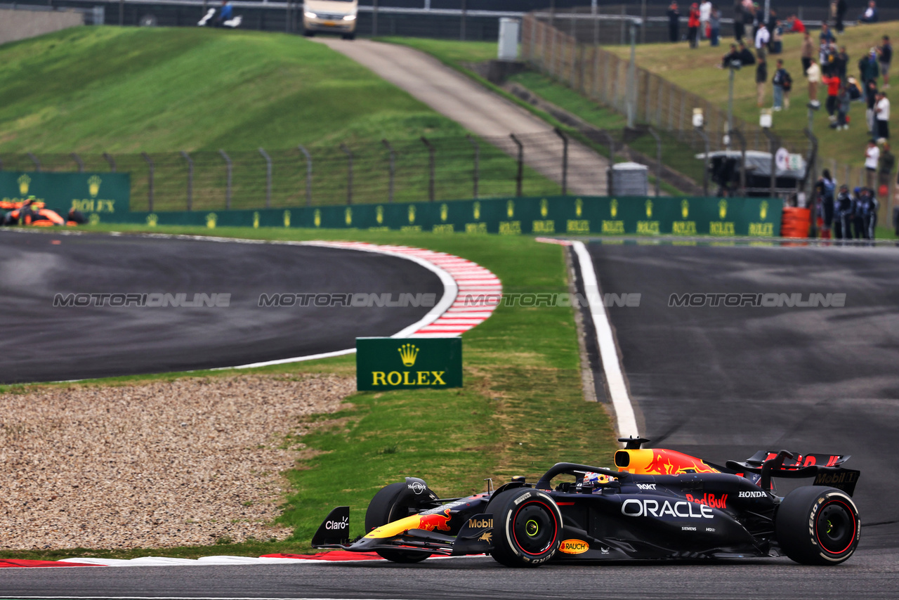 GP CINA, Max Verstappen (NLD) Red Bull Racing RB20.

21.04.2024. Formula 1 World Championship, Rd 5, Chinese Grand Prix, Shanghai, China, Gara Day.

- www.xpbimages.com, EMail: requests@xpbimages.com © Copyright: Batchelor / XPB Images