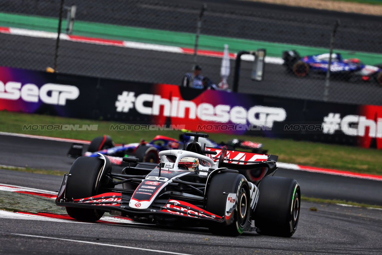 GP CINA, Kevin Magnussen (DEN) Haas VF-24.

21.04.2024. Formula 1 World Championship, Rd 5, Chinese Grand Prix, Shanghai, China, Gara Day.

- www.xpbimages.com, EMail: requests@xpbimages.com © Copyright: Batchelor / XPB Images