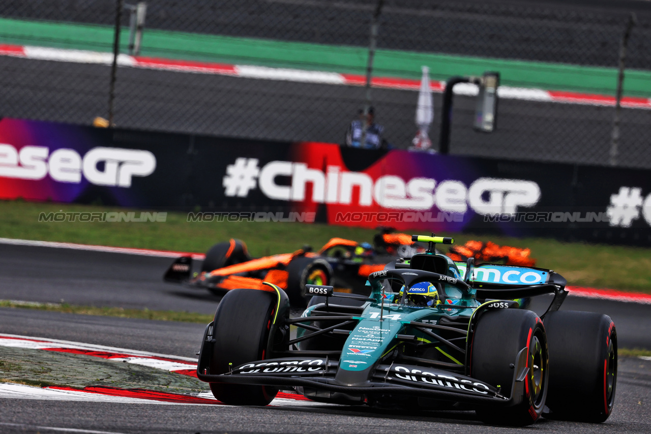 GP CINA, Fernando Alonso (ESP) Aston Martin F1 Team AMR24.

21.04.2024. Formula 1 World Championship, Rd 5, Chinese Grand Prix, Shanghai, China, Gara Day.

- www.xpbimages.com, EMail: requests@xpbimages.com © Copyright: Batchelor / XPB Images