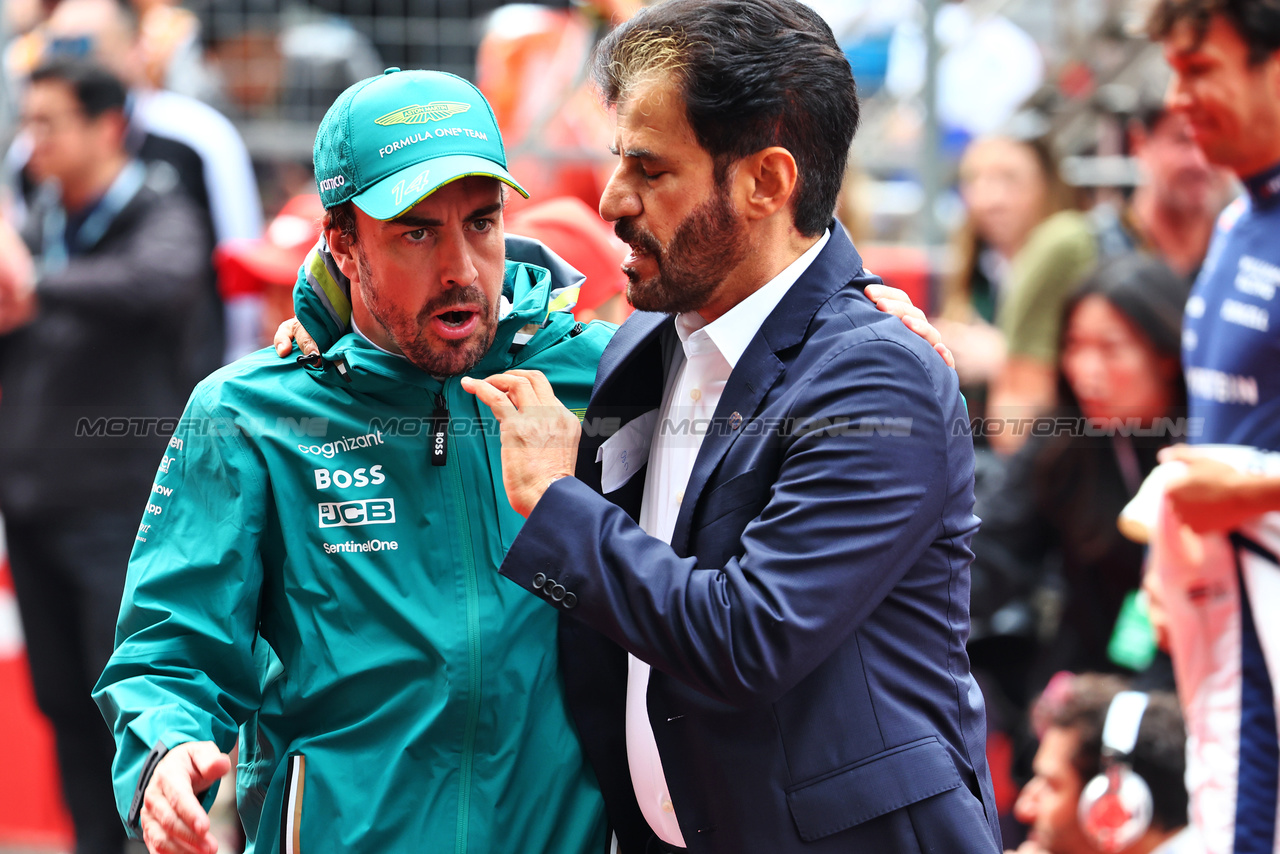 GP CINA, (L to R): Fernando Alonso (ESP) Aston Martin F1 Team with Mohammed Bin Sulayem (UAE) FIA President on the grid.

21.04.2024. Formula 1 World Championship, Rd 5, Chinese Grand Prix, Shanghai, China, Gara Day.

- www.xpbimages.com, EMail: requests@xpbimages.com © Copyright: Batchelor / XPB Images