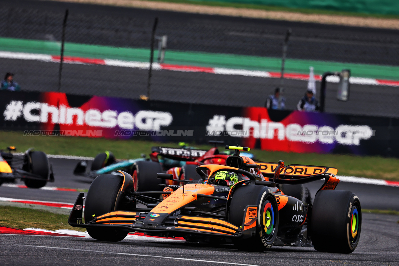 GP CINA, Lando Norris (GBR) McLaren MCL38.

21.04.2024. Formula 1 World Championship, Rd 5, Chinese Grand Prix, Shanghai, China, Gara Day.

- www.xpbimages.com, EMail: requests@xpbimages.com © Copyright: Batchelor / XPB Images