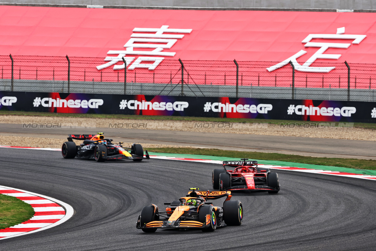 GP CINA, Lando Norris (GBR) McLaren MCL38.

21.04.2024. Formula 1 World Championship, Rd 5, Chinese Grand Prix, Shanghai, China, Gara Day.

- www.xpbimages.com, EMail: requests@xpbimages.com © Copyright: Batchelor / XPB Images