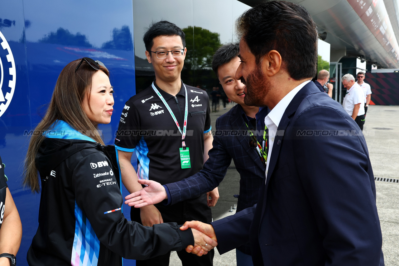 GP CINA, (L to R): Anisa Hung, Alpine F1 Team Partner Management with Mohammed Bin Sulayem (UAE) FIA President.

21.04.2024. Formula 1 World Championship, Rd 5, Chinese Grand Prix, Shanghai, China, Gara Day.

- www.xpbimages.com, EMail: requests@xpbimages.com © Copyright: Batchelor / XPB Images