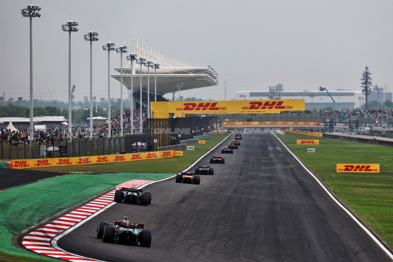 GP CINA, Lewis Hamilton (GBR) Mercedes AMG F1 W15.

21.04.2024. Formula 1 World Championship, Rd 5, Chinese Grand Prix, Shanghai, China, Gara Day.

- www.xpbimages.com, EMail: requests@xpbimages.com © Copyright: Batchelor / XPB Images