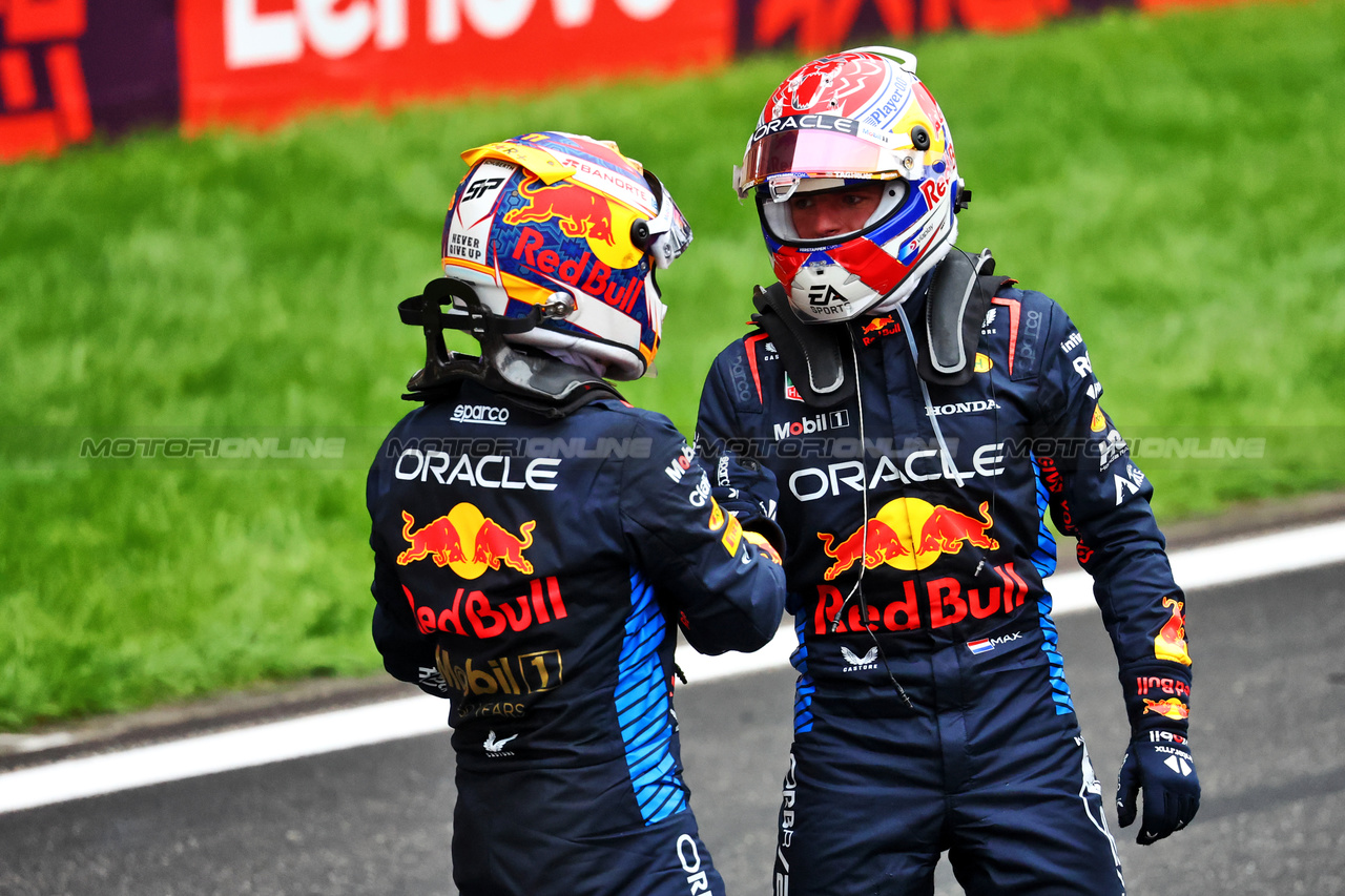 GP CINA, Gara winner Max Verstappen (NLD) Red Bull Racing (Right) celebrates with third placed team mate Sergio Perez (MEX) Red Bull Racing in parc ferme.

21.04.2024. Formula 1 World Championship, Rd 5, Chinese Grand Prix, Shanghai, China, Gara Day.

- www.xpbimages.com, EMail: requests@xpbimages.com © Copyright: Batchelor / XPB Images