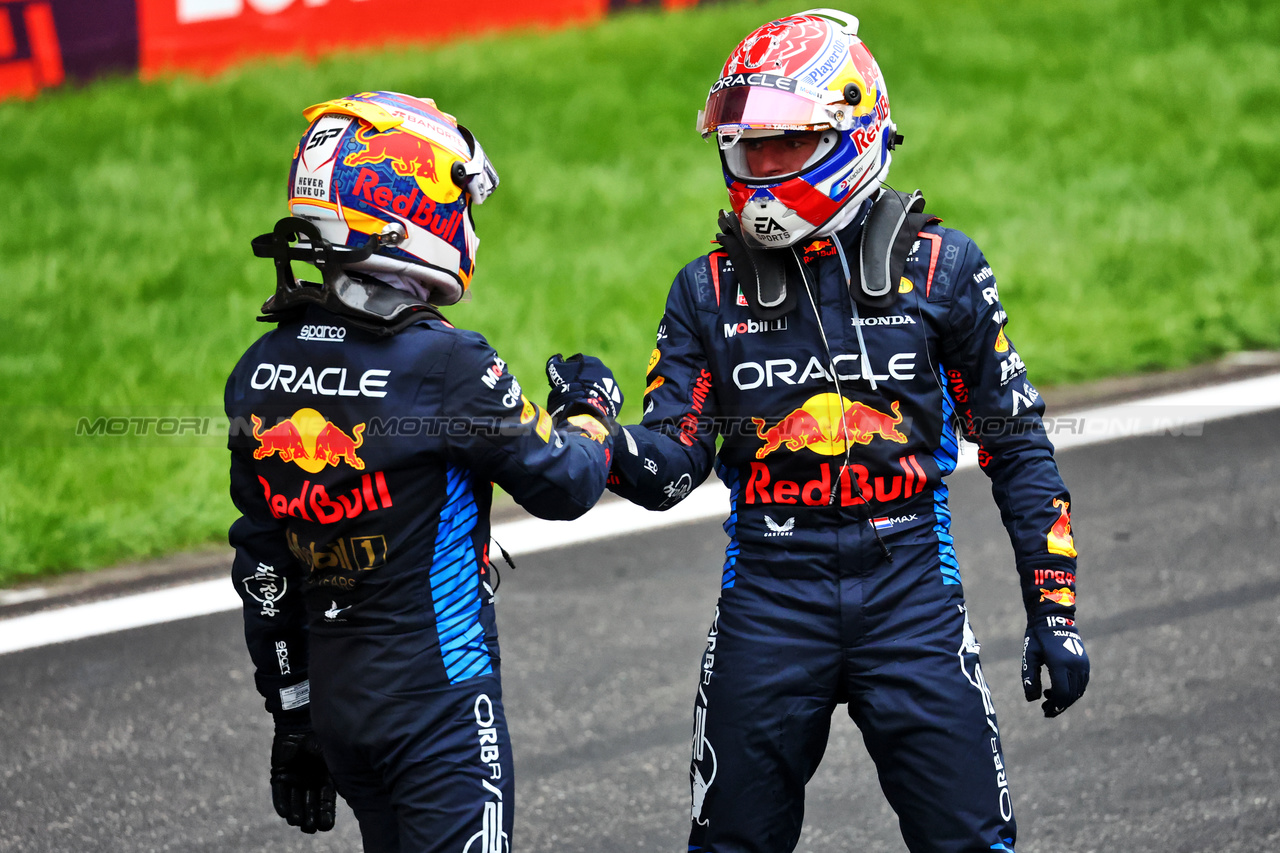 GP CINA, Gara winner Max Verstappen (NLD) Red Bull Racing (Right) celebrates with third placed team mate Sergio Perez (MEX) Red Bull Racing in parc ferme.

21.04.2024. Formula 1 World Championship, Rd 5, Chinese Grand Prix, Shanghai, China, Gara Day.

- www.xpbimages.com, EMail: requests@xpbimages.com © Copyright: Batchelor / XPB Images