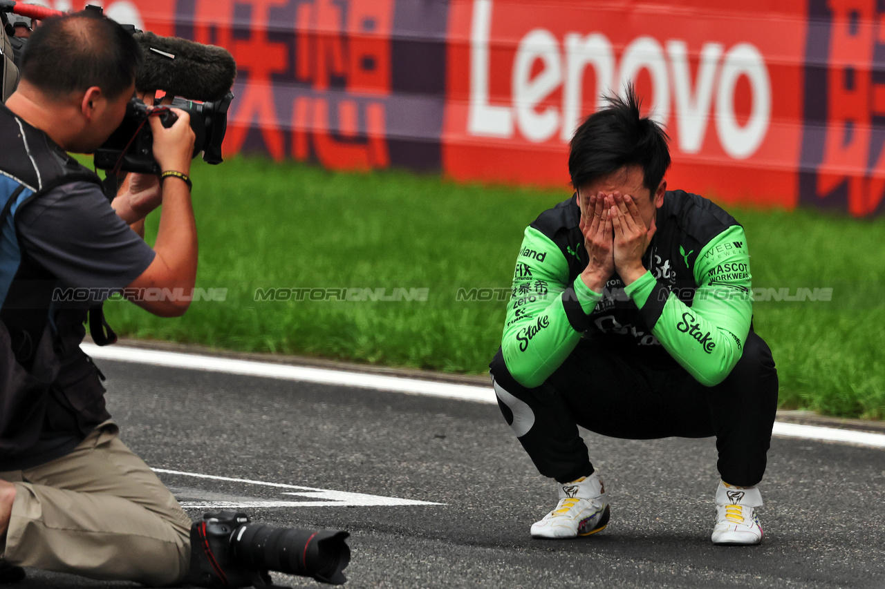 GP CINA, Zhou Guanyu (CHN) Sauber in parc ferme.

21.04.2024. Formula 1 World Championship, Rd 5, Chinese Grand Prix, Shanghai, China, Gara Day.

- www.xpbimages.com, EMail: requests@xpbimages.com © Copyright: Bearne / XPB Images