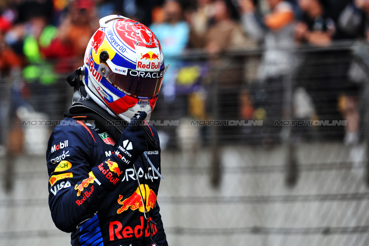 GP CINA, Gara winner Max Verstappen (NLD) Red Bull Racing celebrates in parc ferme.

21.04.2024. Formula 1 World Championship, Rd 5, Chinese Grand Prix, Shanghai, China, Gara Day.

- www.xpbimages.com, EMail: requests@xpbimages.com © Copyright: Bearne / XPB Images