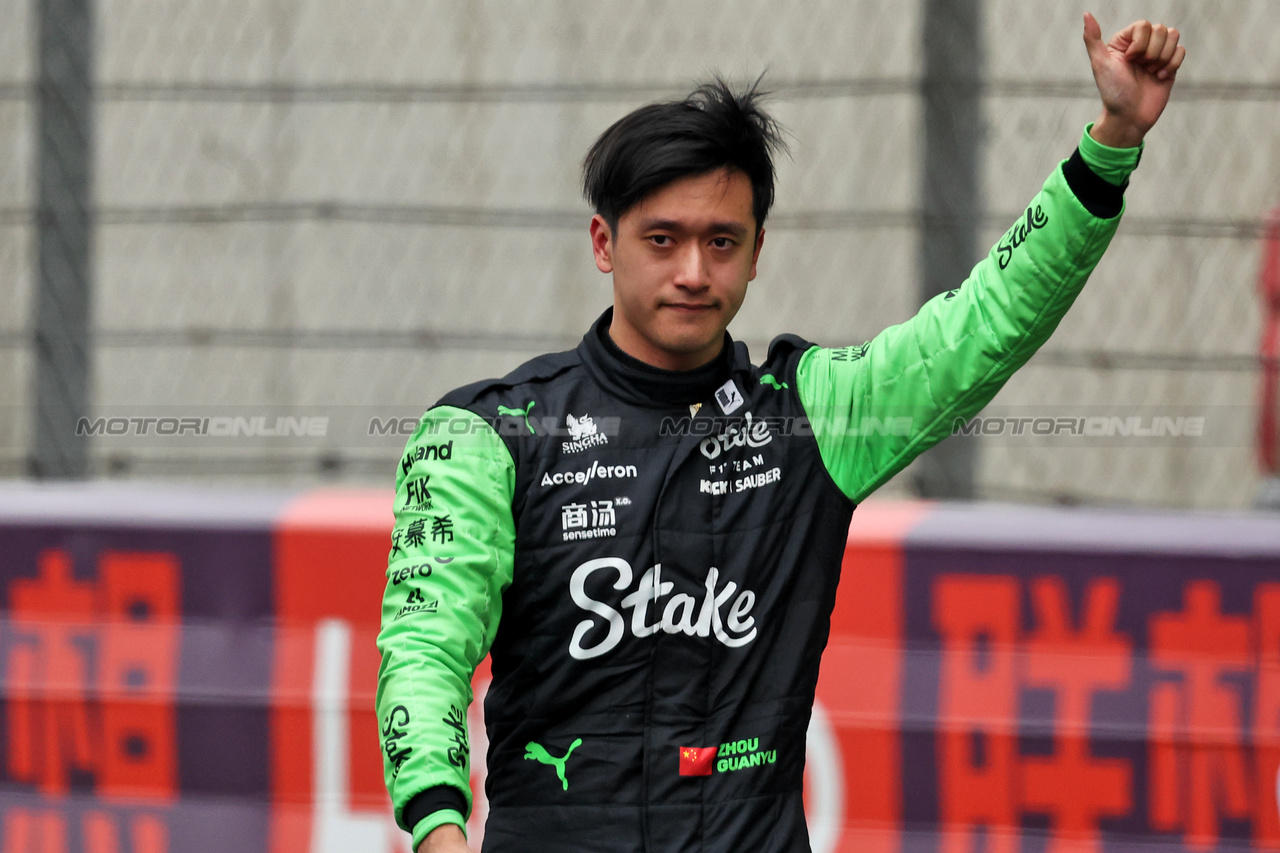 GP CINA, Zhou Guanyu (CHN) Sauber in parc ferme.

21.04.2024. Formula 1 World Championship, Rd 5, Chinese Grand Prix, Shanghai, China, Gara Day.

- www.xpbimages.com, EMail: requests@xpbimages.com © Copyright: Bearne / XPB Images