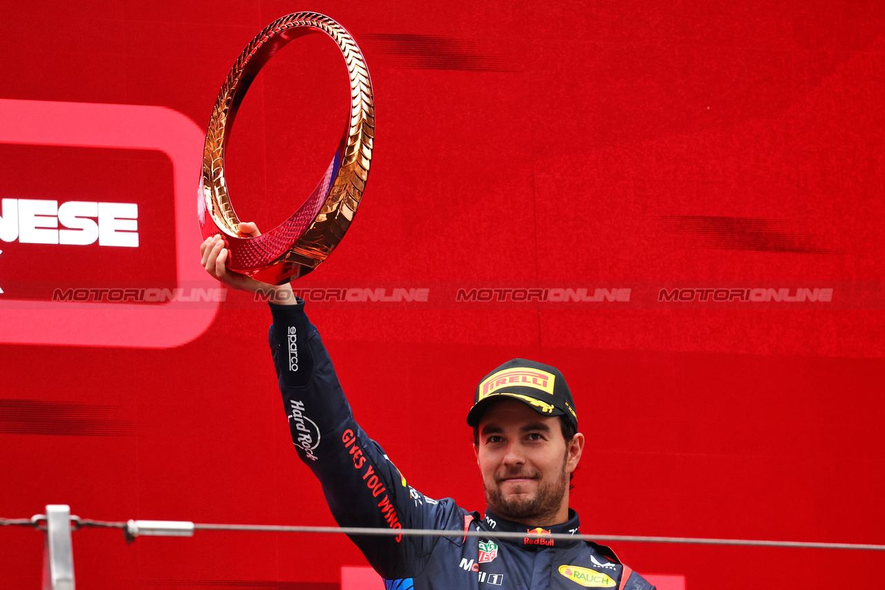GP CINA, Sergio Perez (MEX) Red Bull Racing celebrates his third position on the podium.

21.04.2024. Formula 1 World Championship, Rd 5, Chinese Grand Prix, Shanghai, China, Gara Day.

- www.xpbimages.com, EMail: requests@xpbimages.com © Copyright: Batchelor / XPB Images