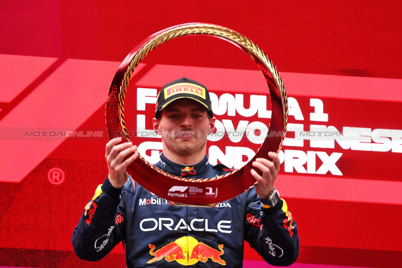 GP CINA, Gara winner Max Verstappen (NLD) Red Bull Racing celebrates on the podium.

21.04.2024. Formula 1 World Championship, Rd 5, Chinese Grand Prix, Shanghai, China, Gara Day.

- www.xpbimages.com, EMail: requests@xpbimages.com © Copyright: Batchelor / XPB Images