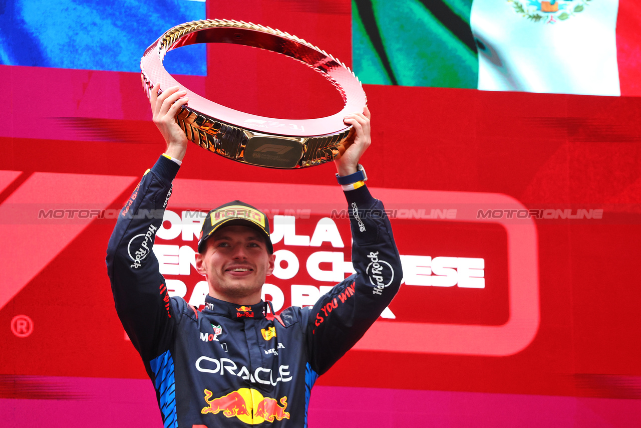 GP CINA, Gara winner Max Verstappen (NLD) Red Bull Racing celebrates on the podium.

21.04.2024. Formula 1 World Championship, Rd 5, Chinese Grand Prix, Shanghai, China, Gara Day.

- www.xpbimages.com, EMail: requests@xpbimages.com © Copyright: Batchelor / XPB Images