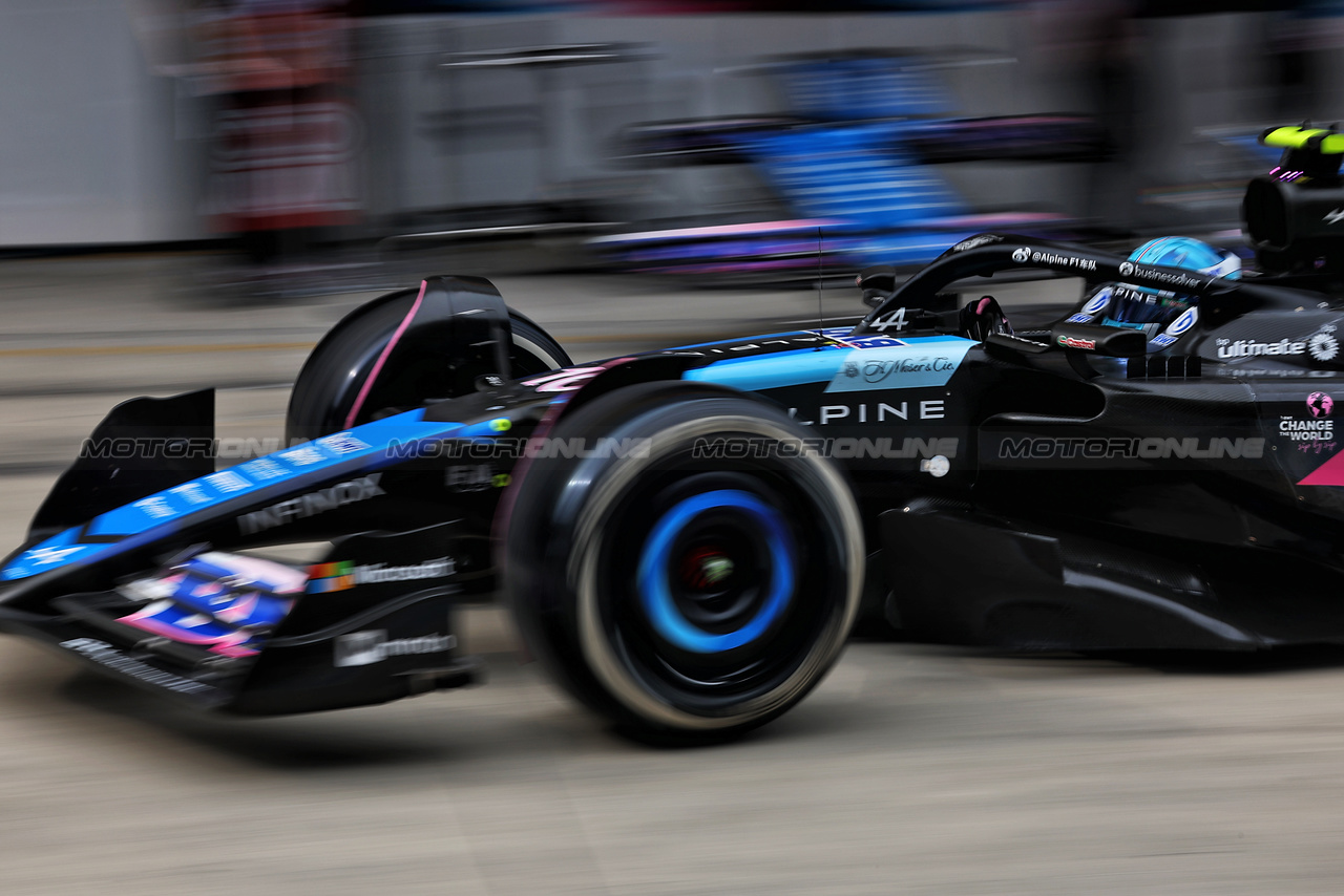 GP CINA, Pierre Gasly (FRA) Alpine F1 Team A524 makes a pit stop.

21.04.2024. Formula 1 World Championship, Rd 5, Chinese Grand Prix, Shanghai, China, Gara Day.

- www.xpbimages.com, EMail: requests@xpbimages.com © Copyright: Bearne / XPB Images