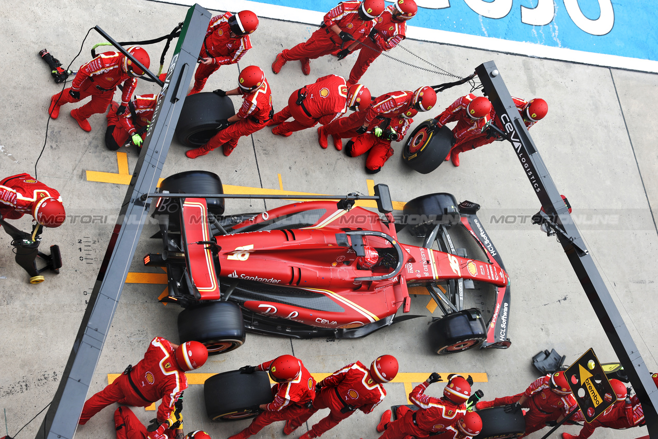 GP CINA, Charles Leclerc (MON) Ferrari SF-24 makes a pit stop.

21.04.2024. Formula 1 World Championship, Rd 5, Chinese Grand Prix, Shanghai, China, Gara Day.

- www.xpbimages.com, EMail: requests@xpbimages.com © Copyright: Bearne / XPB Images