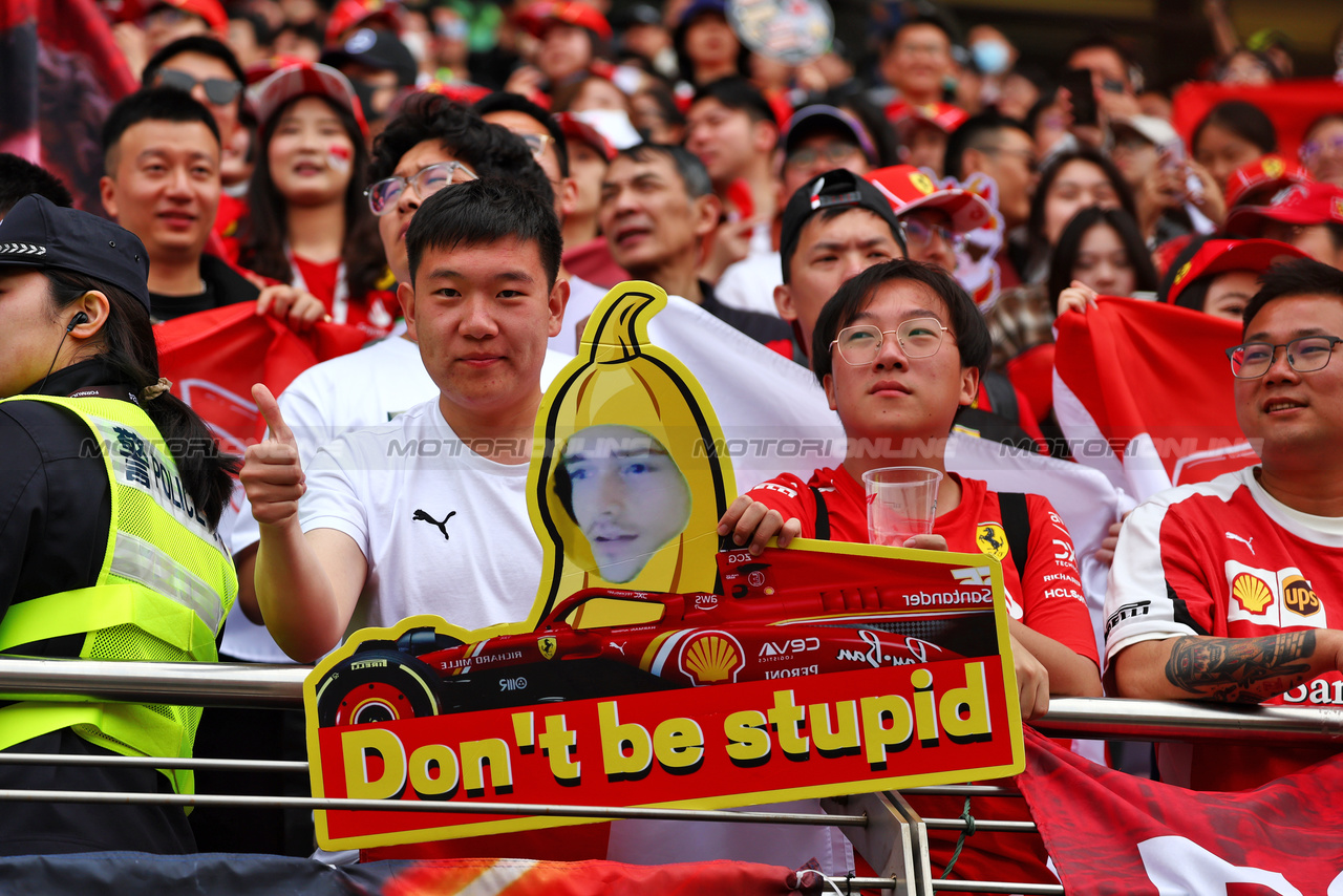 GP CINA, Charles Leclerc (MON) Ferrari fans in the grandstand.

21.04.2024. Formula 1 World Championship, Rd 5, Chinese Grand Prix, Shanghai, China, Gara Day.

 - www.xpbimages.com, EMail: requests@xpbimages.com © Copyright: Coates / XPB Images