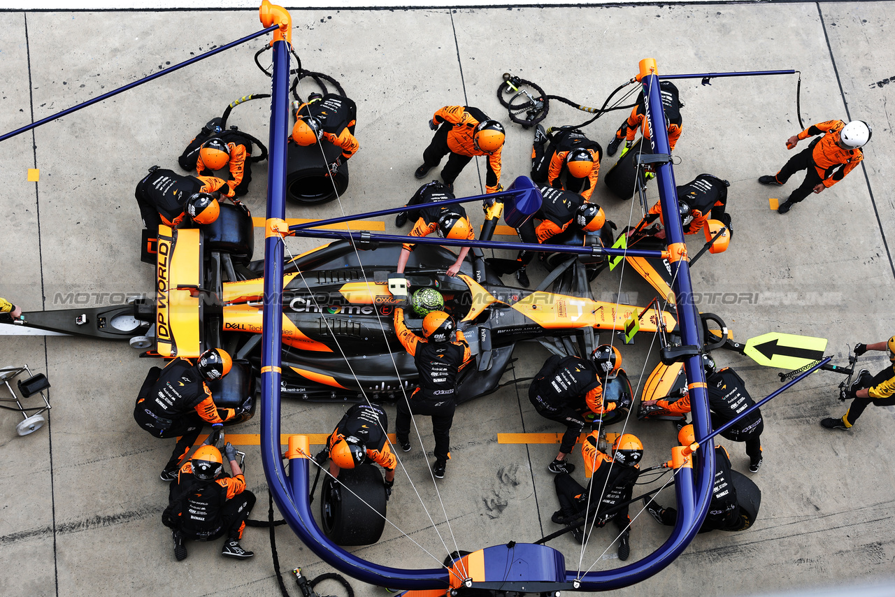 GP CINA, Lando Norris (GBR) McLaren MCL38 makes a pit stop.

21.04.2024. Formula 1 World Championship, Rd 5, Chinese Grand Prix, Shanghai, China, Gara Day.

- www.xpbimages.com, EMail: requests@xpbimages.com © Copyright: Bearne / XPB Images